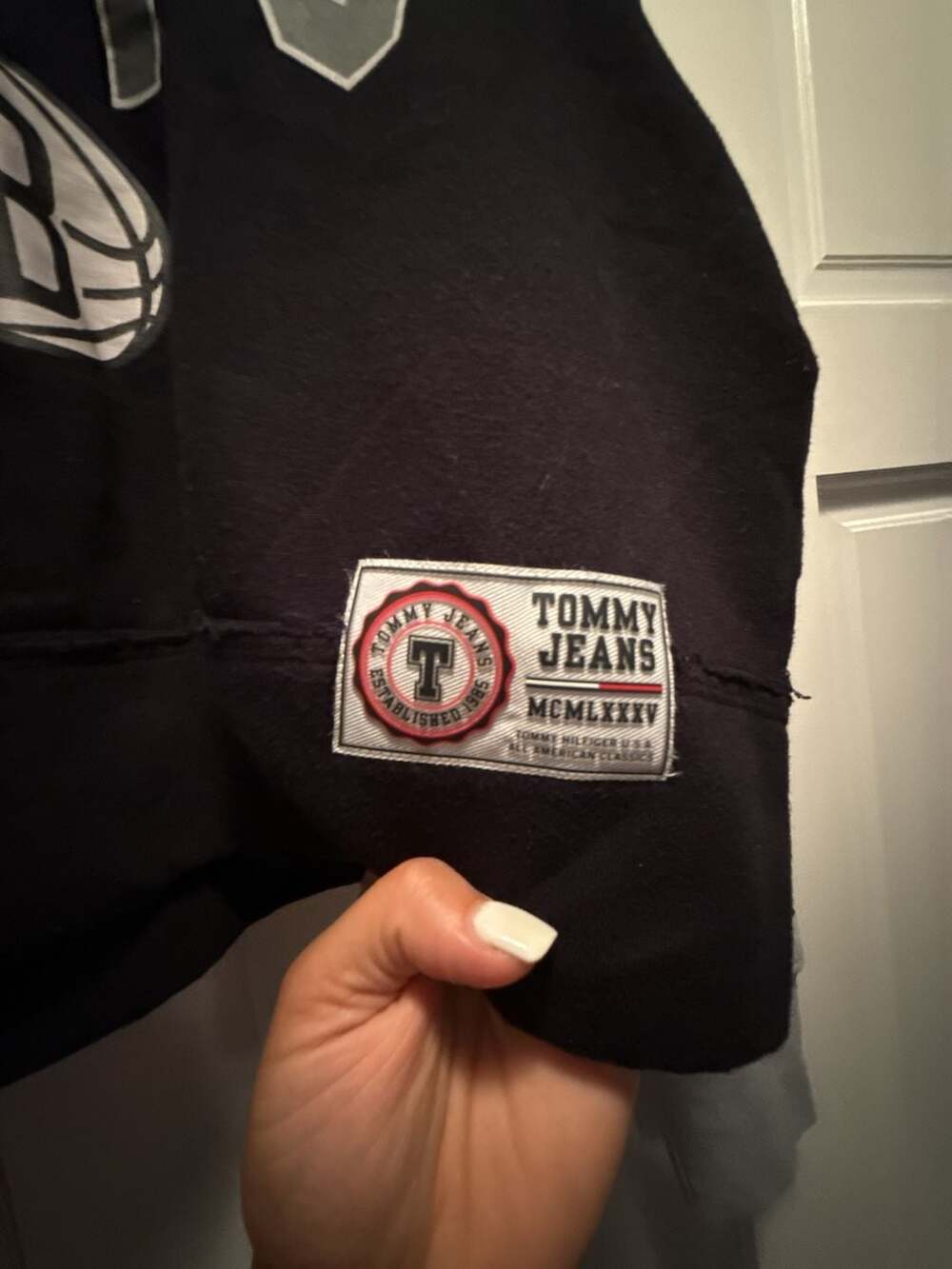Tommy Jeans Brooklyn Nets NBA Colorblock Raw Hem Cropped Sweatshirt - Picture 2 of 7